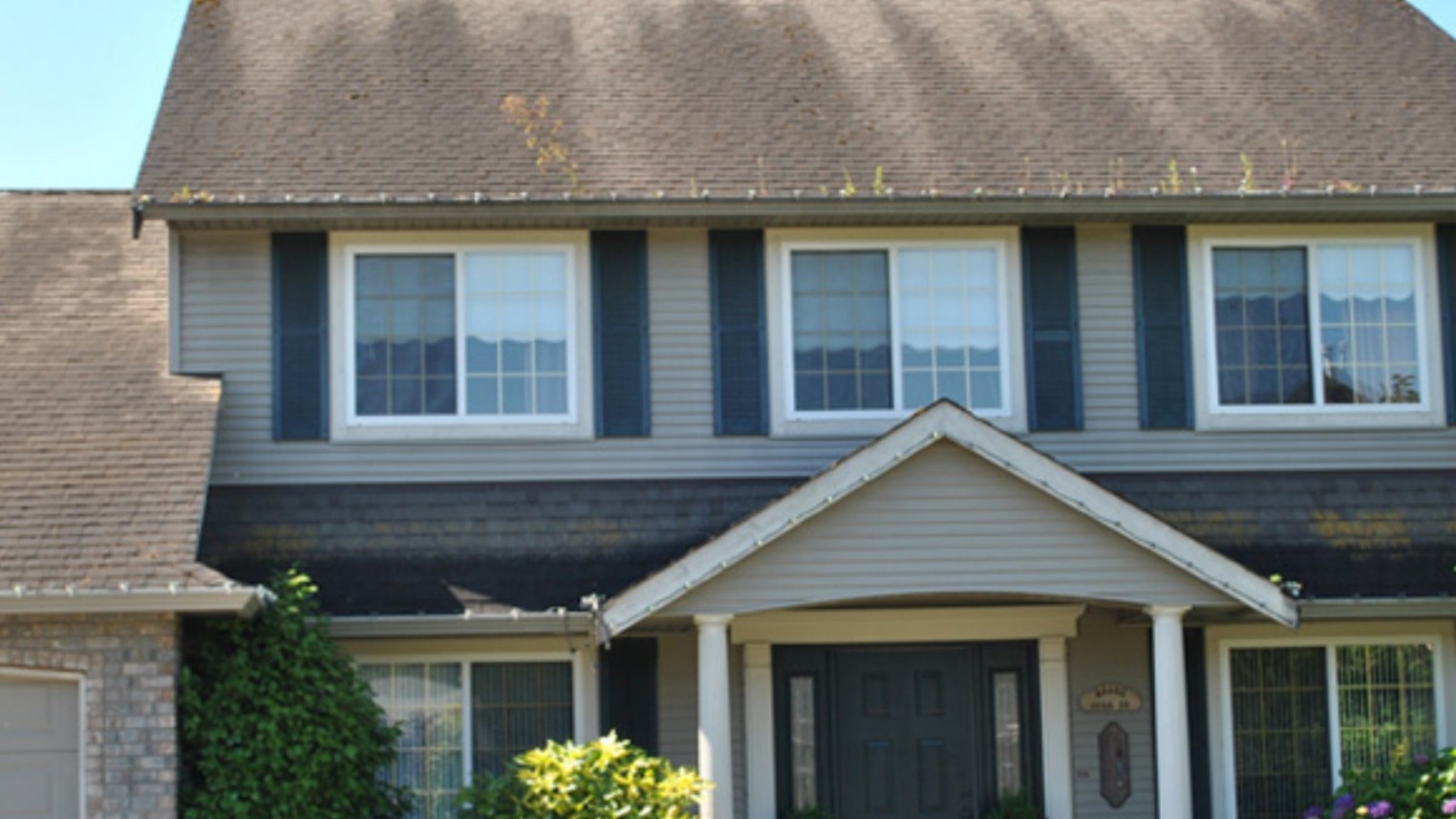 DIY pressure washing can damage siding and paint. Learn why professional exterior house cleaning services deliver safer and longer-lasting results.
